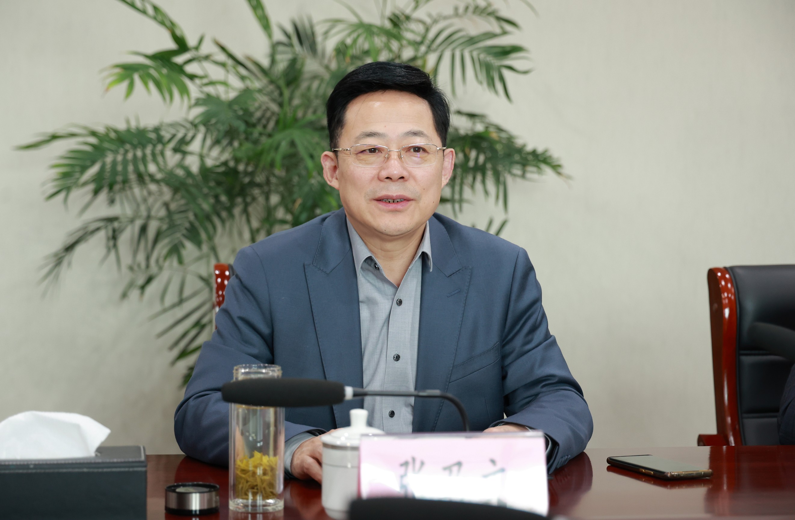 张乃文调研YH533388银河集团专用车公司2_眸目压缩.jpg